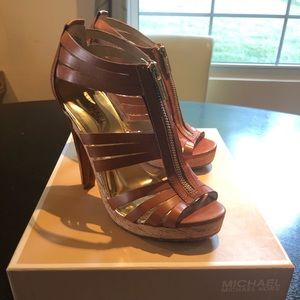 Michael Kors Robertson T Strap Leather Sandal